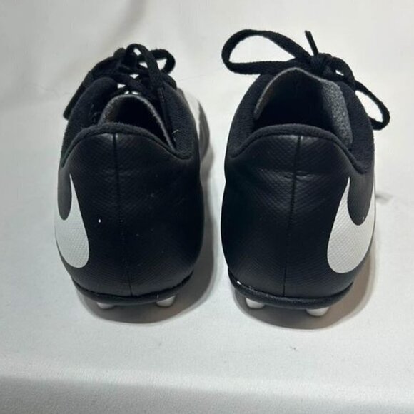NIKE bravado firm ground soccer cleats. Kids size 1 youth. New condition. Worn o - Picture 5 of 9